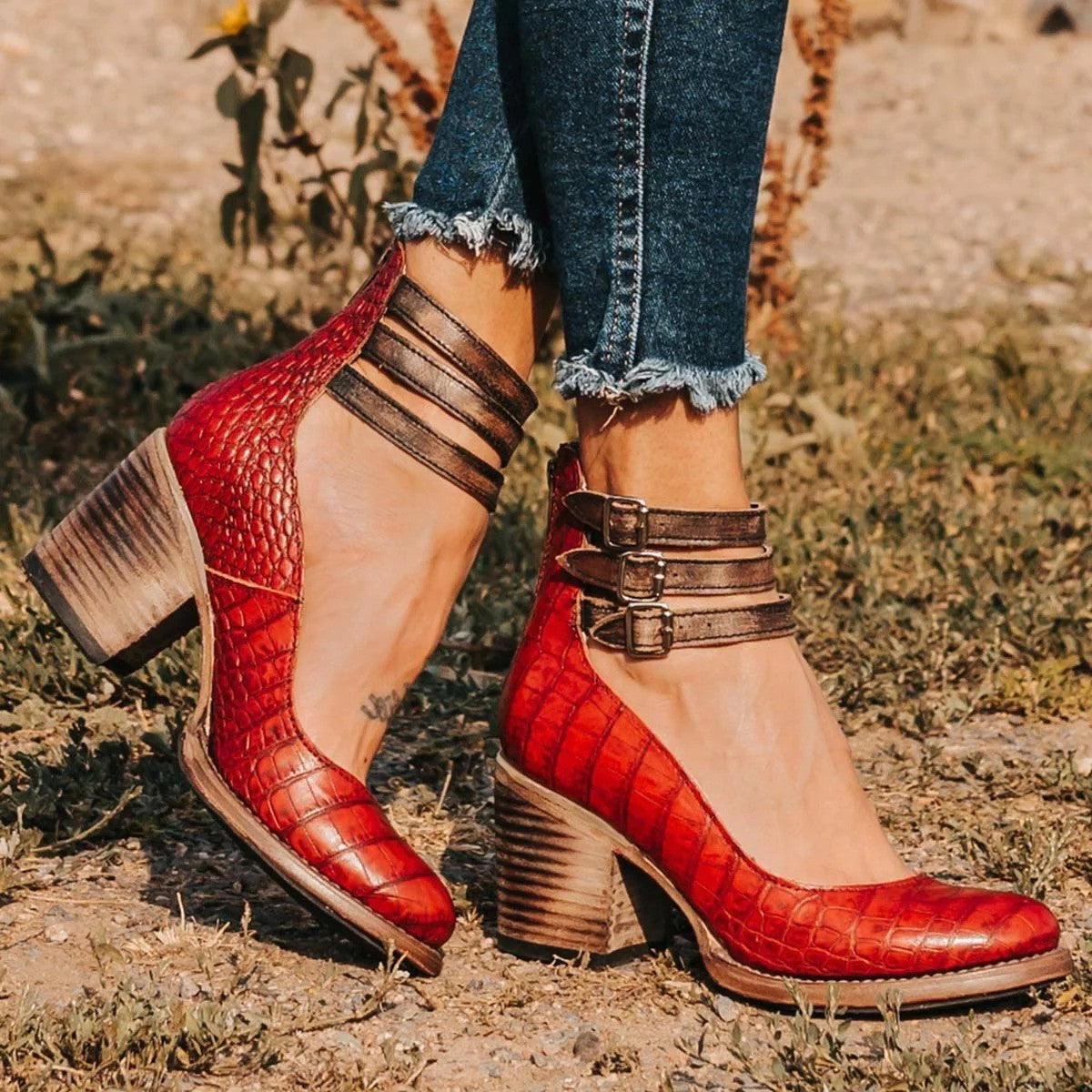 Comelyy women's thick heel sandals buckle pointed toe sandals