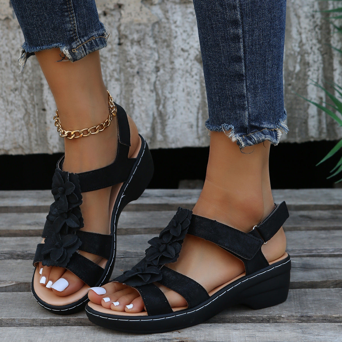 Comelyy Hollow wedge fish mouth buckle casual sandals