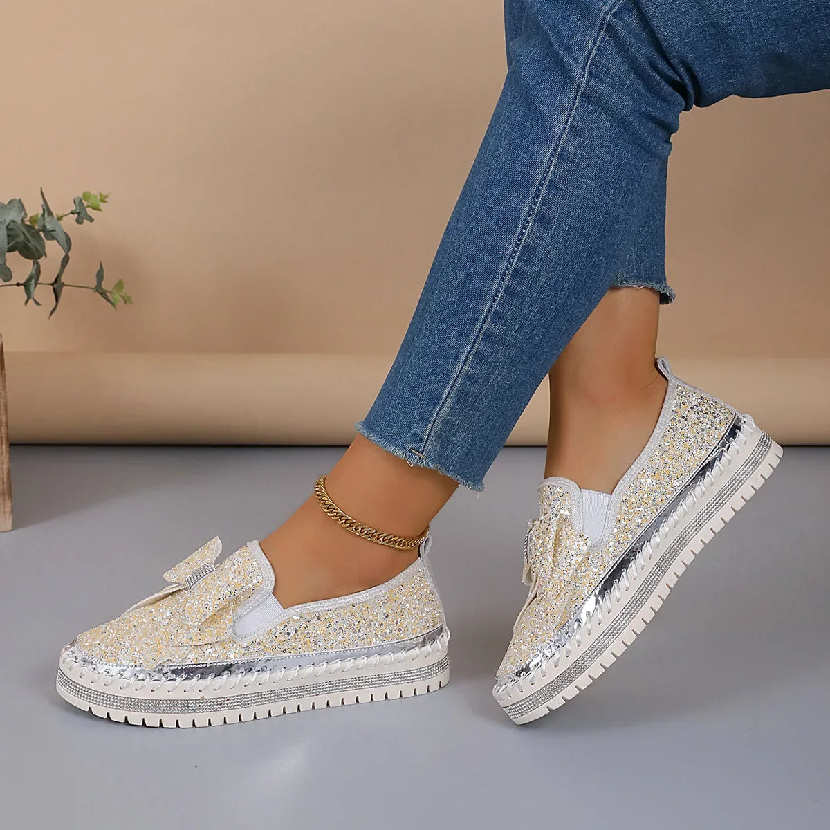 GleamEase™ – Effortless Style. Everyday Comfort.