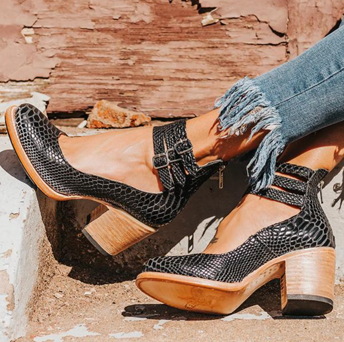 Comelyy women's thick heel sandals buckle pointed toe sandals