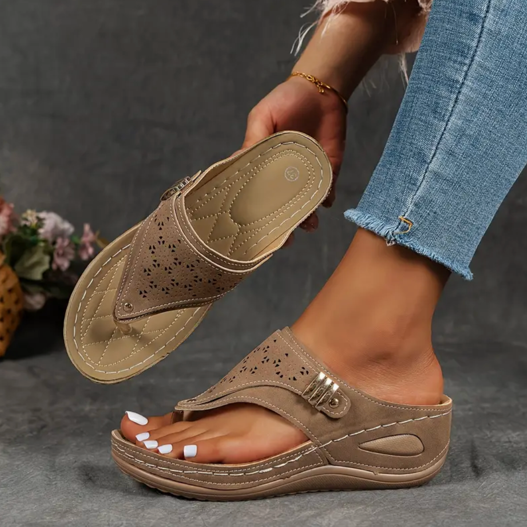 Comelyy Women's Comfy Hollow Arch Support All-Match Soft Sole Wedge Outdoor Flip Flops