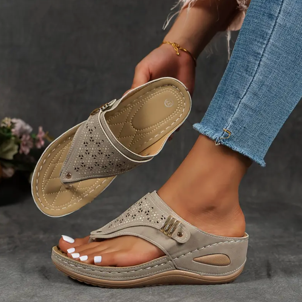 Comelyy Women's Comfy Hollow Arch Support All-Match Soft Sole Wedge Outdoor Flip Flops
