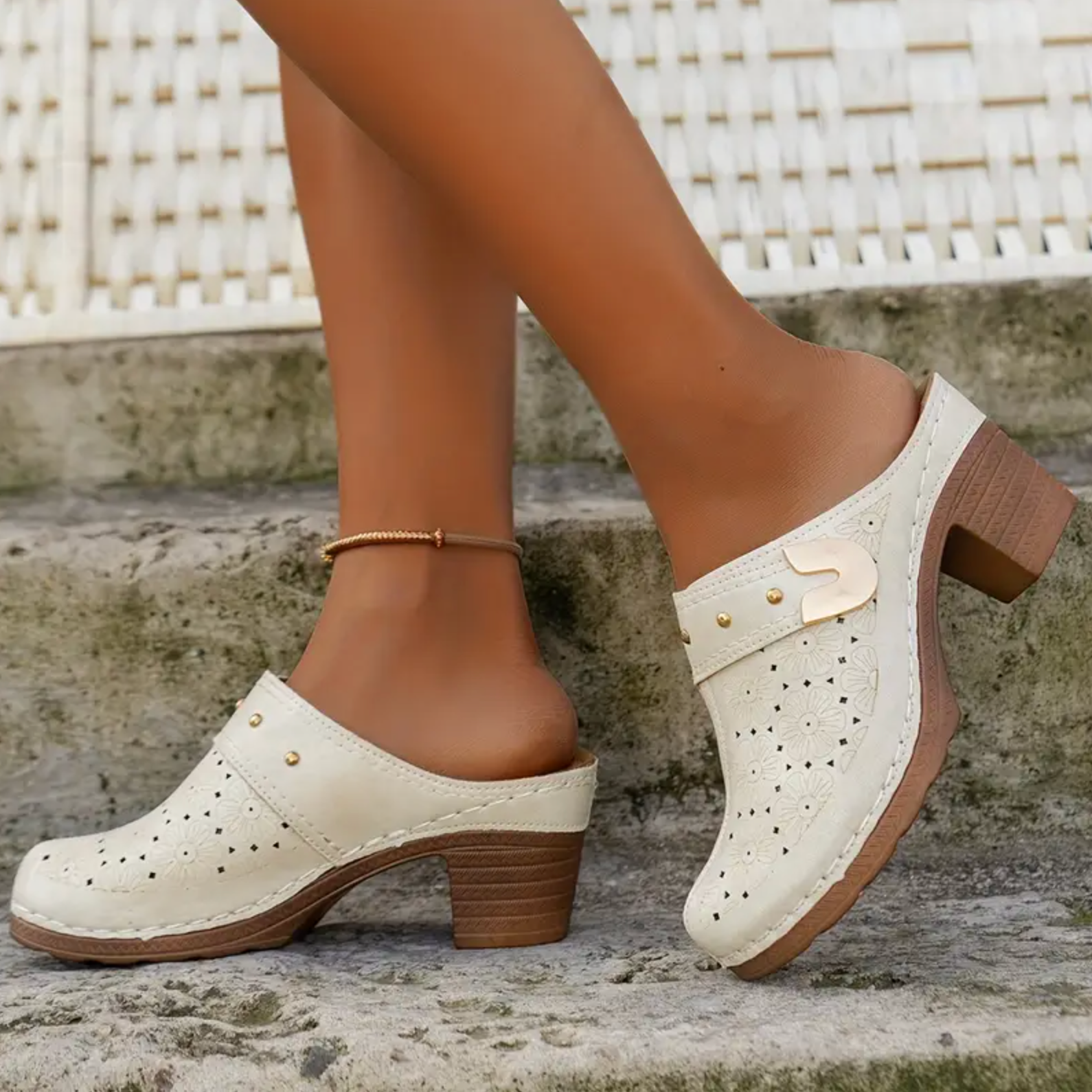 Comelyy Comfortable Stylish Floral Slip-On Chunky Heel Shoes