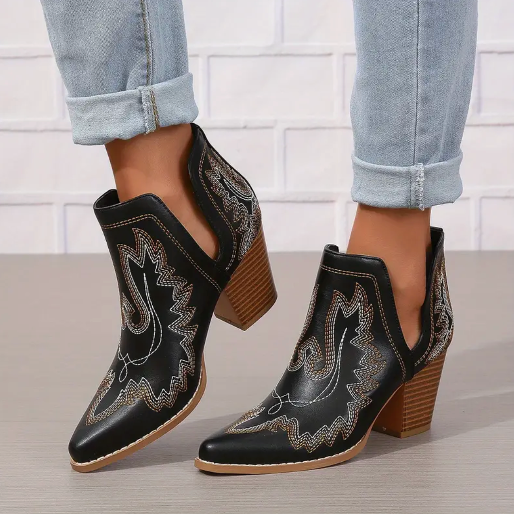Comelyy Retro Embroidered Pointed Toe and V-Cut Ankle Women Boots
