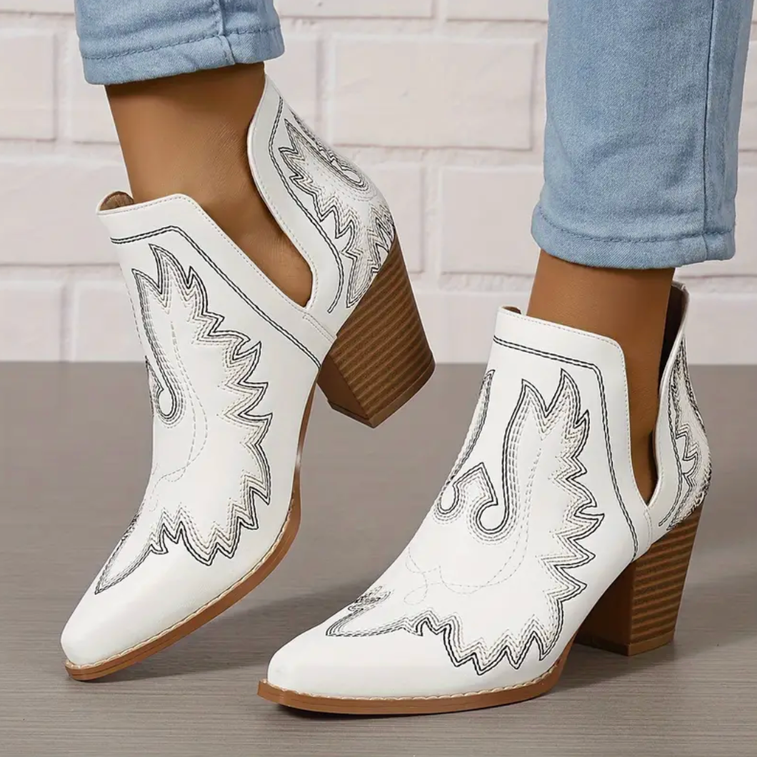 Comelyy Retro Embroidered Pointed Toe and V-Cut Ankle Women Boots