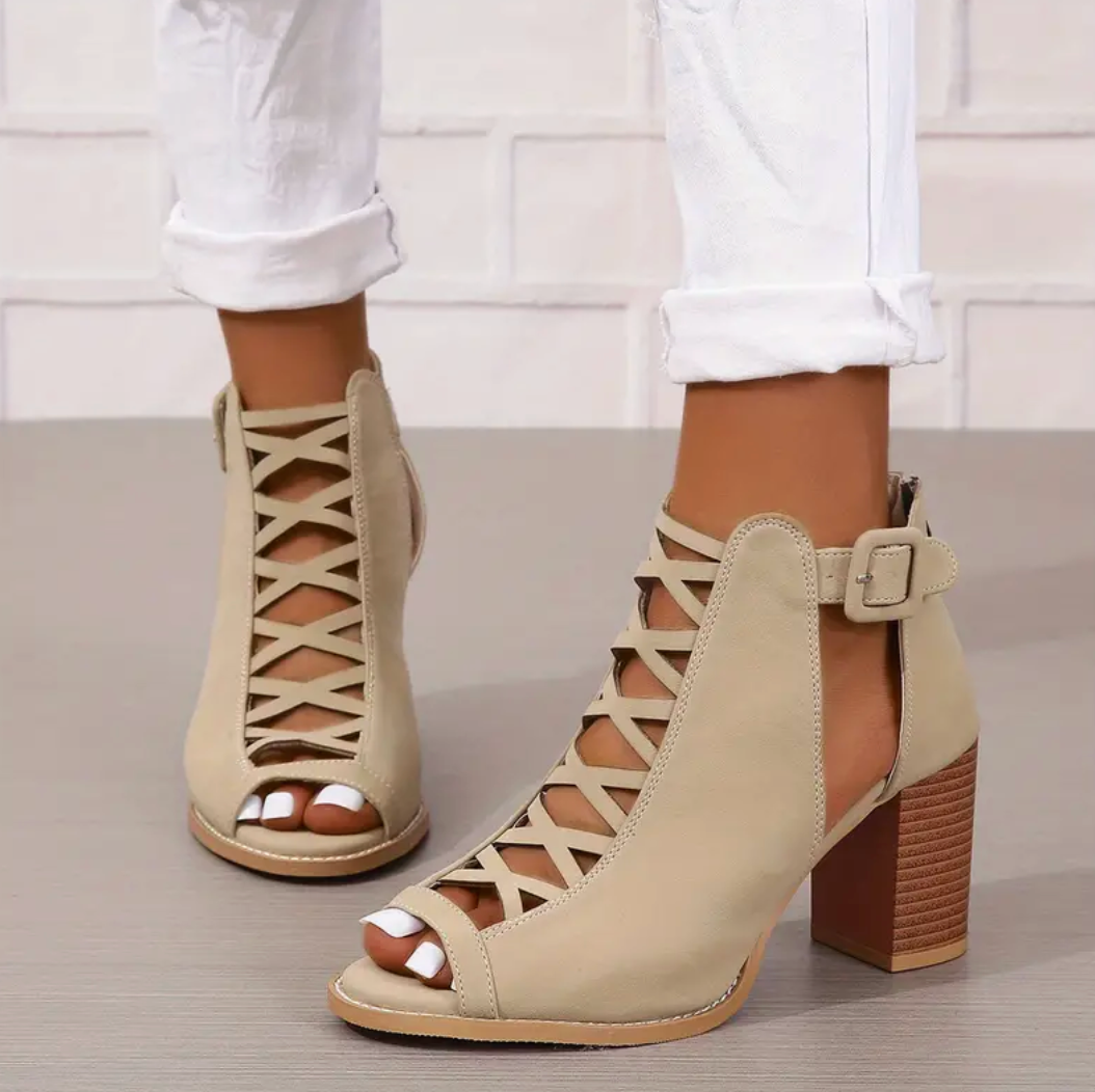 Comelyy Heeled Peep Toe Cut-out Buckle Strap Women Sandals