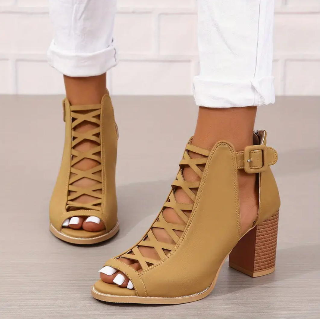 Comelyy Heeled Peep Toe Cut-out Buckle Strap Women Sandals